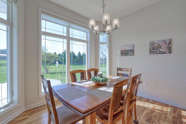 W329S8470 S Oak Tree DRIVE, Mukwonago, WI 53149