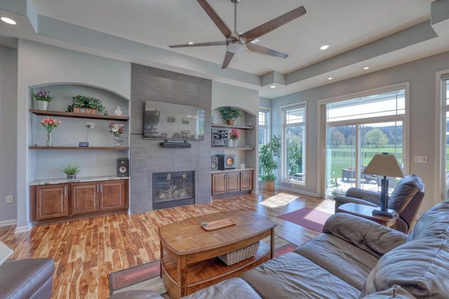 W329S8470 S Oak Tree DRIVE, Mukwonago, WI 53149