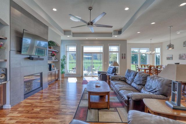 W329S8470 S Oak Tree DRIVE, Mukwonago, WI 53149