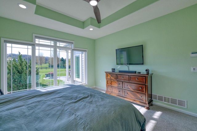 W329S8470 S Oak Tree DRIVE, Mukwonago, WI 53149
