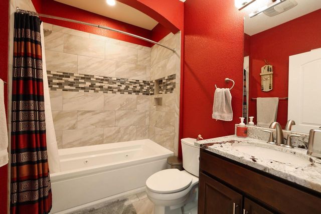 W329S8470 S Oak Tree DRIVE, Mukwonago, WI 53149