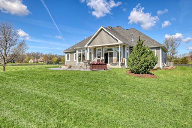 W329S8470 S Oak Tree DRIVE, Mukwonago, WI 53149