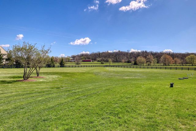 W329S8470 S Oak Tree DRIVE, Mukwonago, WI 53149