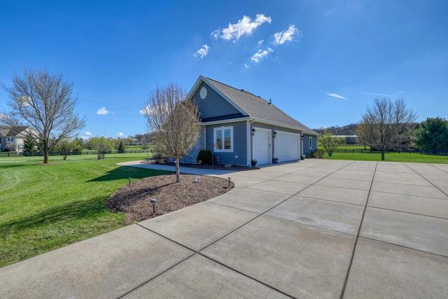 W329S8470 S Oak Tree DRIVE, Mukwonago, WI 53149