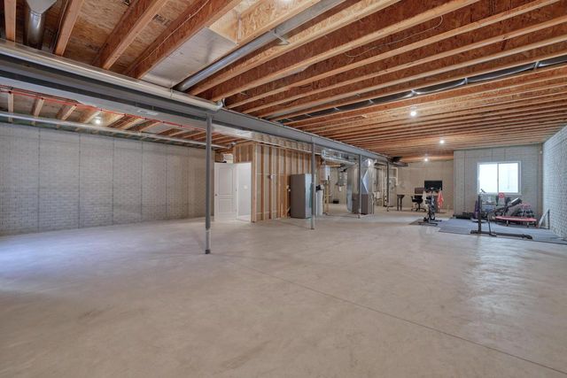 W329S8470 S Oak Tree DRIVE, Mukwonago, WI 53149