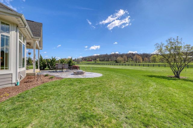 W329S8470 S Oak Tree DRIVE, Mukwonago, WI 53149