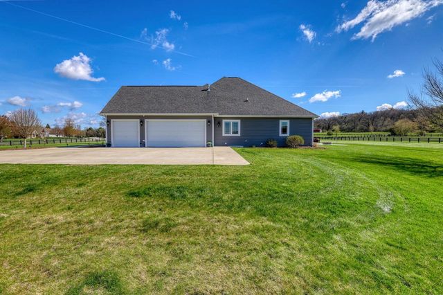 W329S8470 S Oak Tree DRIVE, Mukwonago, WI 53149