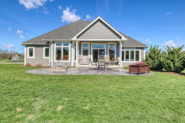 W329S8470 S Oak Tree DRIVE, Mukwonago, WI 53149