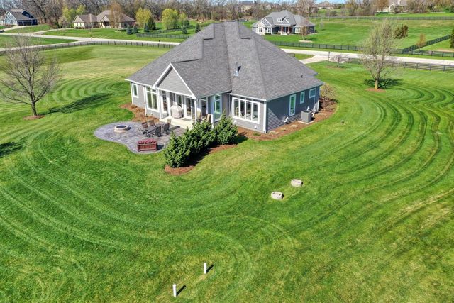 W329S8470 S Oak Tree DRIVE, Mukwonago, WI 53149