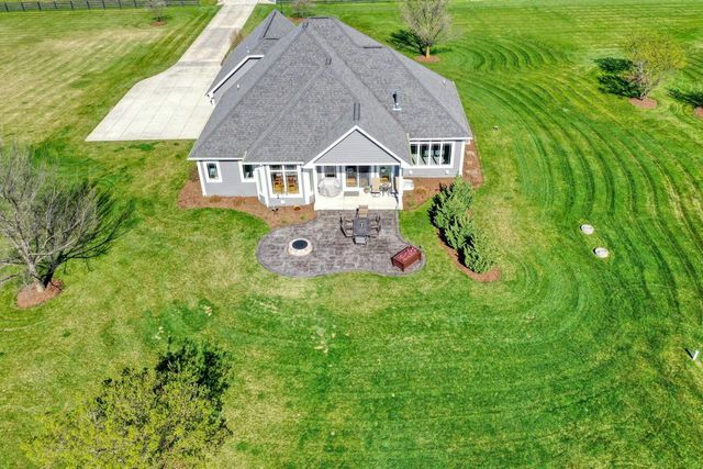 W329S8470 S Oak Tree DRIVE, Mukwonago, WI 53149