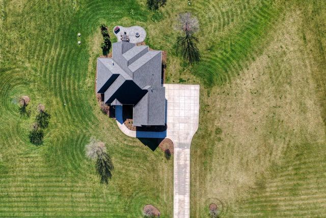 W329S8470 S Oak Tree DRIVE, Mukwonago, WI 53149