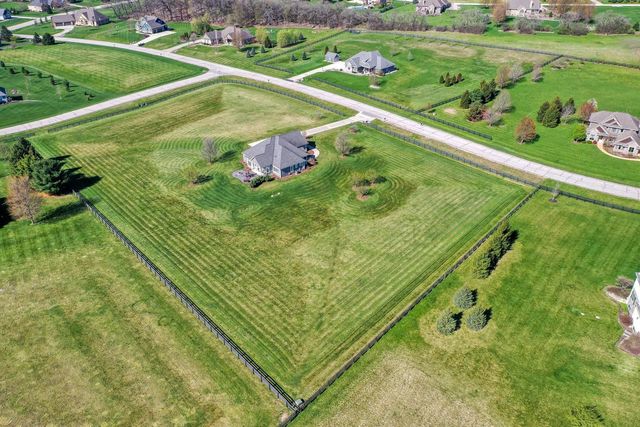 W329S8470 S Oak Tree DRIVE, Mukwonago, WI 53149