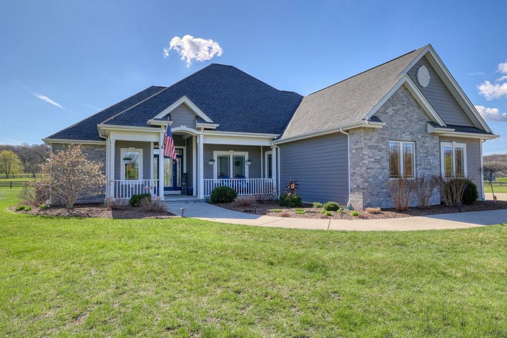 W329S8470 S Oak Tree DRIVE, Mukwonago, WI 53149