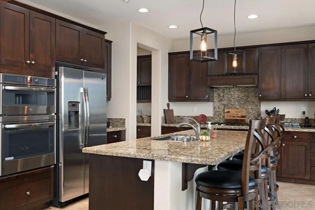 10689 Laurel Path, Escondido, CA 92026