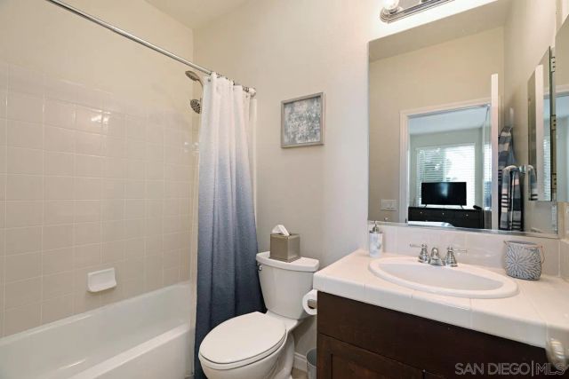 10689 Laurel Path, Escondido, CA 92026