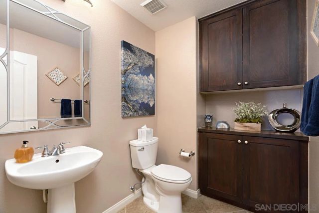 10689 Laurel Path, Escondido, CA 92026