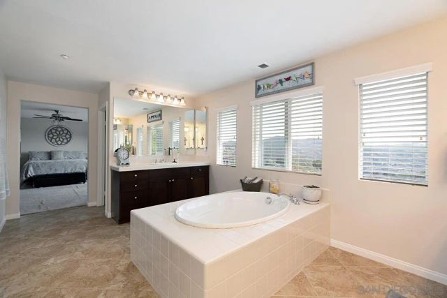 10689 Laurel Path, Escondido, CA 92026