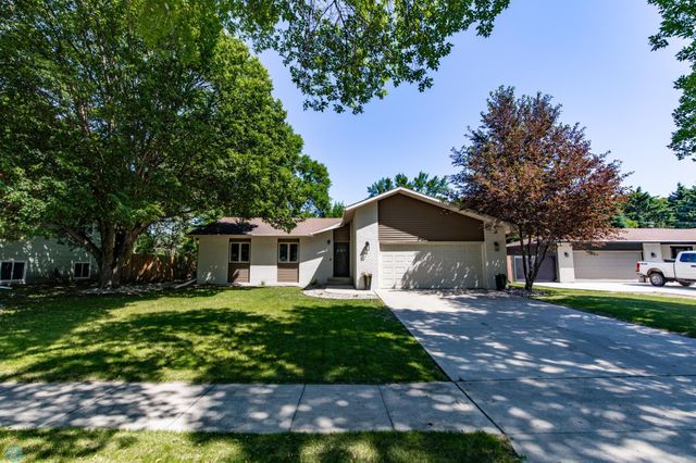 25 Birch Lane S, Fargo, ND 58103