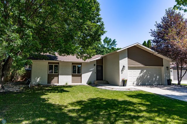 25 Birch Lane S, Fargo, ND 58103