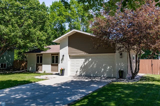 25 Birch Lane S, Fargo, ND 58103