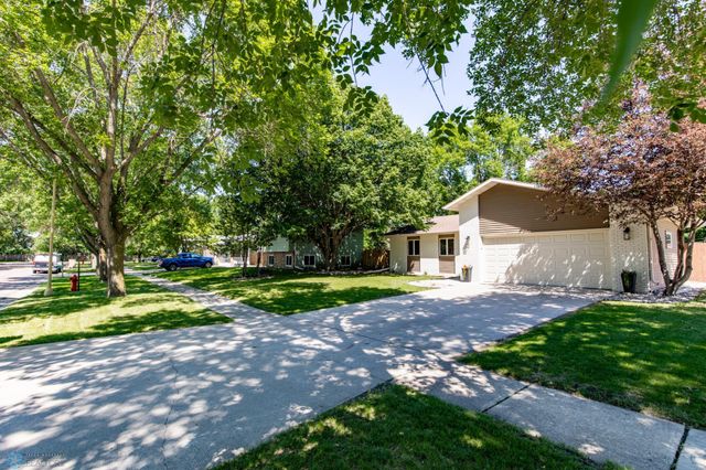 25 Birch Lane S, Fargo, ND 58103