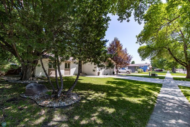 25 Birch Lane S, Fargo, ND 58103