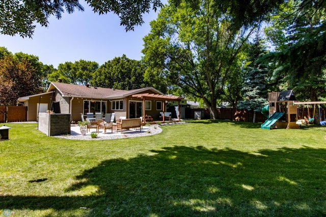 25 Birch Lane S, Fargo, ND 58103