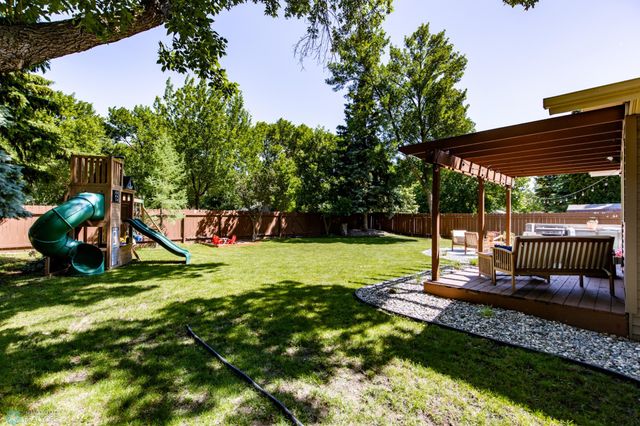 25 Birch Lane S, Fargo, ND 58103