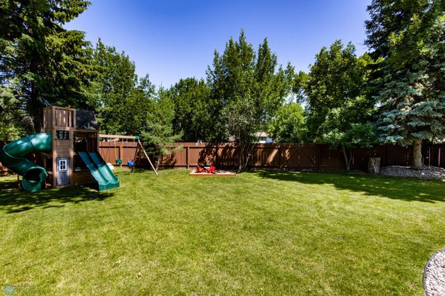25 Birch Lane S, Fargo, ND 58103