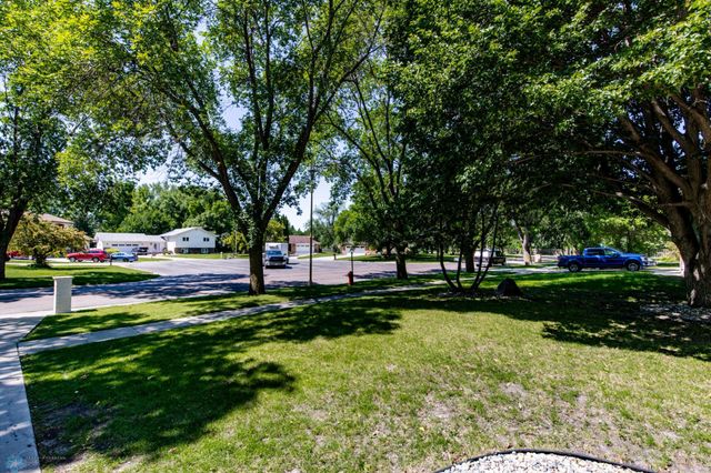 25 Birch Lane S, Fargo, ND 58103