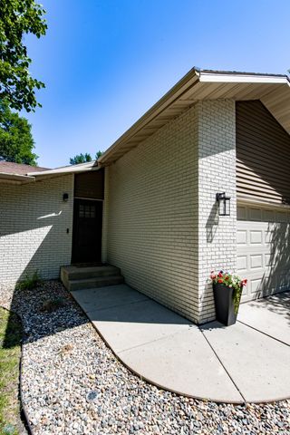 25 Birch Lane S, Fargo, ND 58103