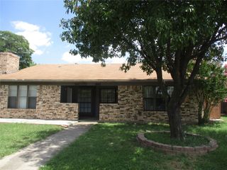 1843 Family Circle, Grand Prairie, TX 75051