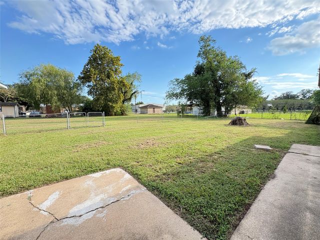 801 N Main Street, Sweeny, TX 77480