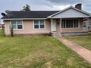 801 N Main Street, Sweeny, TX 77480