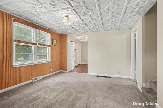 12 Travis Street NE, Grand Rapids, MI 49505