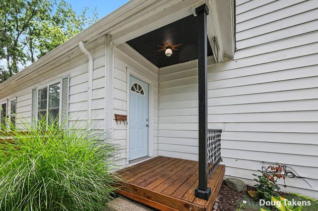 12 Travis Street NE, Grand Rapids, MI 49505