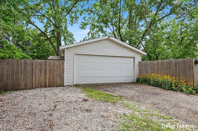 12 Travis Street NE, Grand Rapids, MI 49505