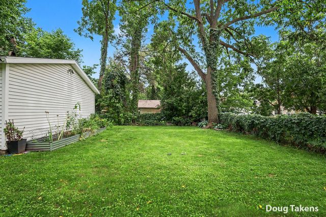 12 Travis Street NE, Grand Rapids, MI 49505
