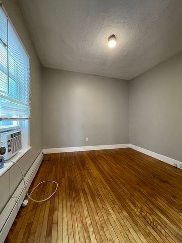 5 Freeland Ter, Worcester, MA 01603