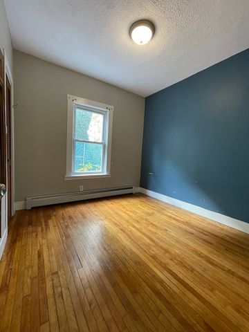 5 Freeland Ter, Worcester, MA 01603
