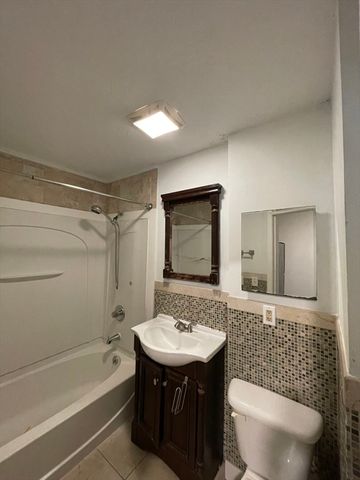 5 Freeland Ter, Worcester, MA 01603