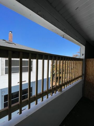 5 Freeland Ter, Worcester, MA 01603