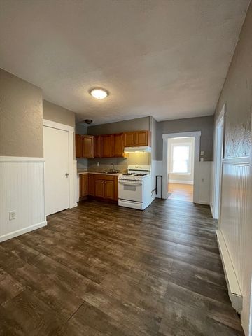 5 Freeland Ter, Worcester, MA 01603
