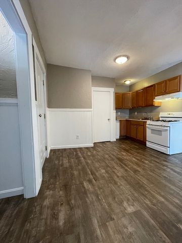 5 Freeland Ter, Worcester, MA 01603