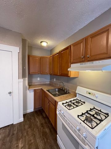 5 Freeland Ter, Worcester, MA 01603