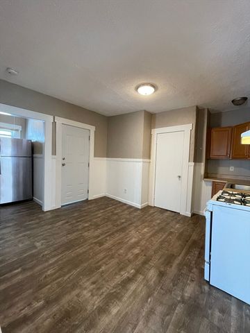 5 Freeland Ter, Worcester, MA 01603