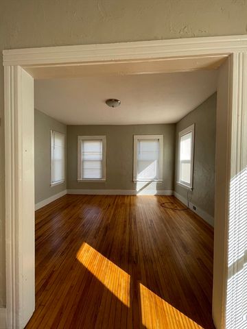 5 Freeland Ter, Worcester, MA 01603