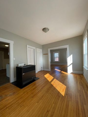 5 Freeland Ter, Worcester, MA 01603