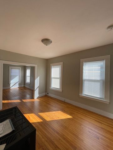 5 Freeland Ter, Worcester, MA 01603