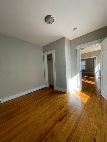 5 Freeland Ter, Worcester, MA 01603